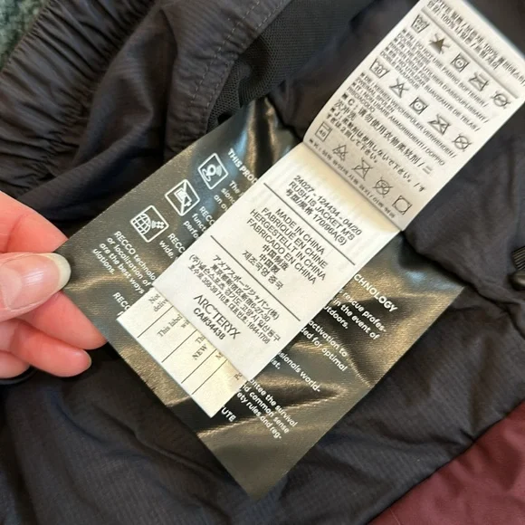 Arc’Teryx Rush IS snowboarding/ski jacket - Picture 4 of 7